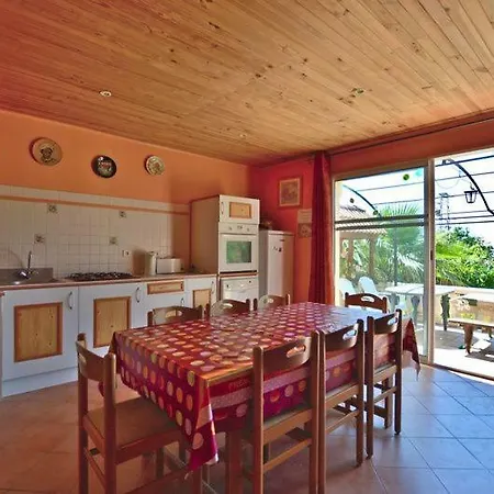 Сasa de vacaciones Maison Avec Piscine Et Jardin Au Calme *